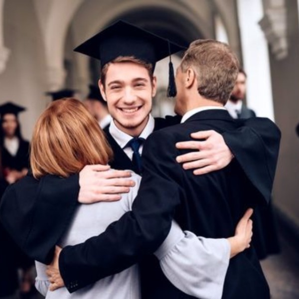 Unde se scrie rezumatul sau abstractul într-o licență, disertație sau teză de doctorat?