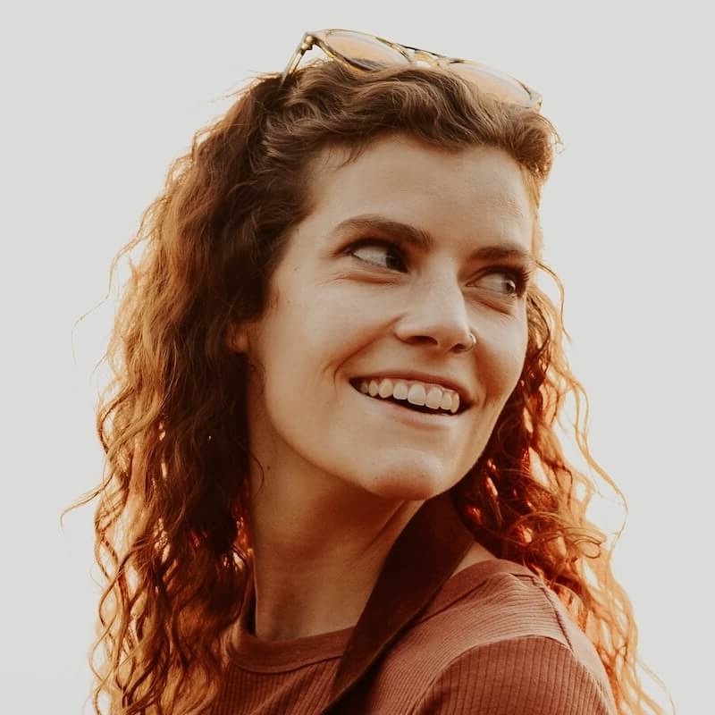 woman-profile-looking-right__opdb-op652d79322adf38-98400679